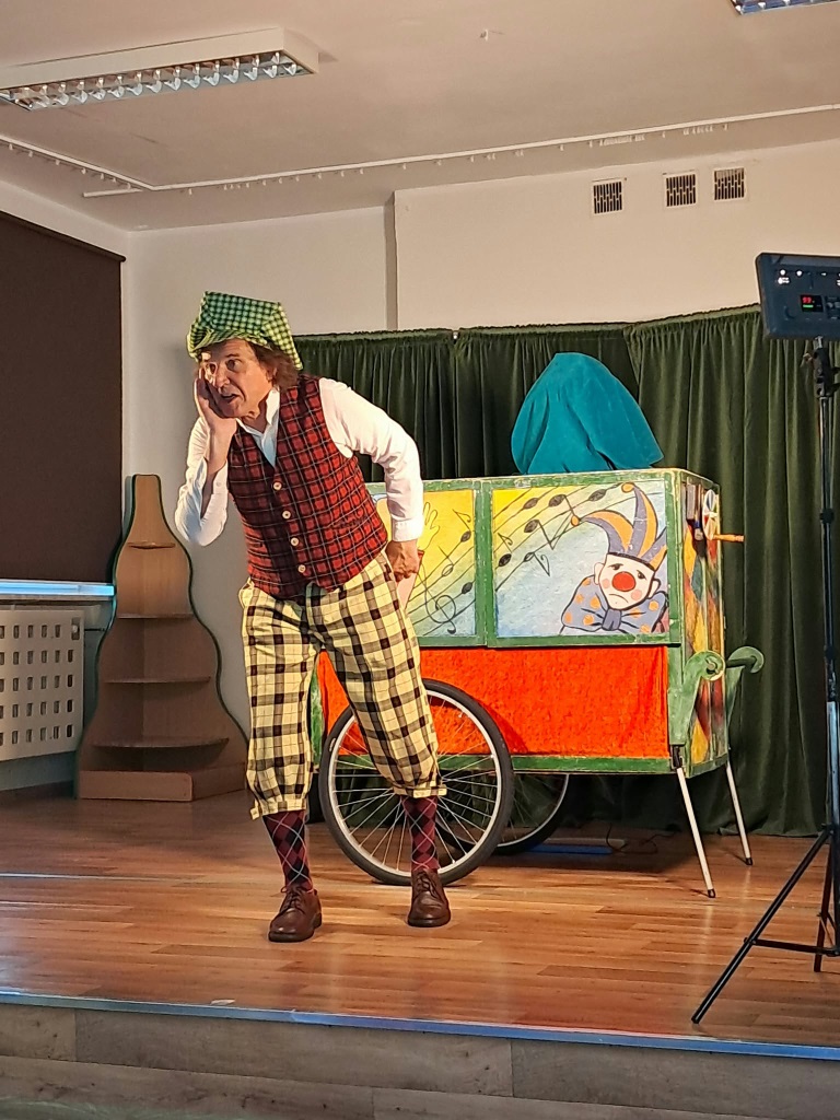 oj-boli-wystep-teatru-qfer-w-naszym-przedszkolu-712872.jpg