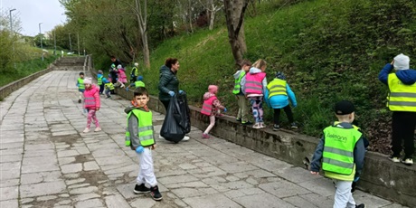 Powiększ grafikę: biedronki-w-akcji-sprzatanie-swiata-613041.jpg