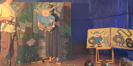 Powiększ grafikę: czarek-w-swiecie-bajek-wystep-teatru-obiezyswiat-651653.jpg