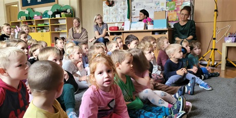 Powiększ grafikę: czarek-w-swiecie-bajek-wystep-teatru-obiezyswiat-651654.jpg