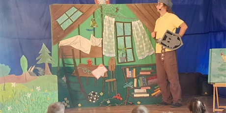 Powiększ grafikę: czarek-w-swiecie-bajek-wystep-teatru-obiezyswiat-651661.jpg