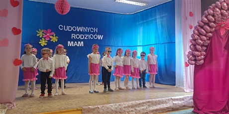 Powiększ grafikę: dzien-mamy-i-taty-w-sowach-531479.jpg