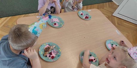 Powiększ grafikę: jesien-w-grupie-pszczolki-649272.jpg