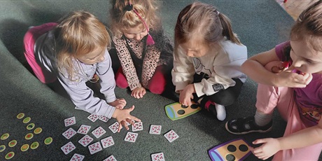 Powiększ grafikę: jesien-w-grupie-pszczolki-649279.jpg