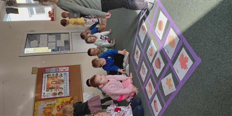 Powiększ grafikę: jesien-w-grupie-pszczolki-649297.jpg