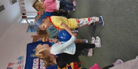 Powiększ grafikę: jesien-w-grupie-pszczolki-649300.jpg