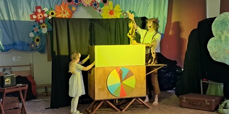 Powiększ grafikę: kiedys-to-byly-czasy-wystep-teatru-obiezyswiat-614929.jpg
