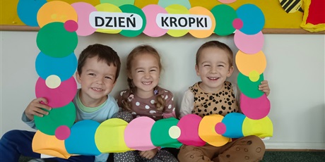 Powiększ grafikę: miedzynarodowy-dzien-kropki-wszystkie-grupy-373358.jpg