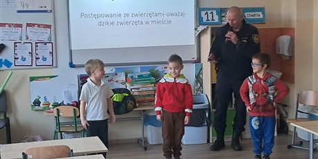 Powiększ grafikę: postepowanie-ze-zwierzetami-uwazaj-dzikie-zwierzeta-w-miescie-prelekcja-strazy-miejskiej-w-klasach-0-663476.jpg