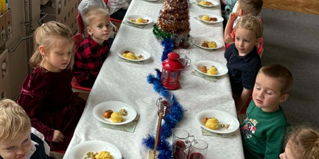 Powiększ grafikę: swiateczny-dzien-w-przedszkolu-wszystkie-grupy-668771.jpg