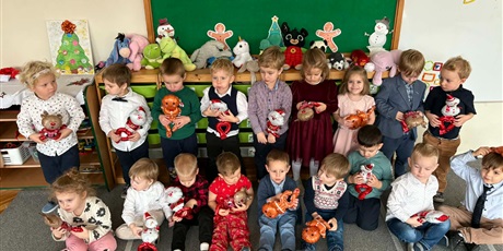 Powiększ grafikę: swiateczny-dzien-w-przedszkolu-wszystkie-grupy-668774.jpg