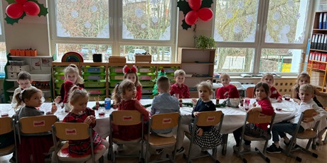 Powiększ grafikę: swiateczny-dzien-w-przedszkolu-wszystkie-grupy-668775.jpg