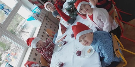 Powiększ grafikę: swiateczny-dzien-w-przedszkolu-wszystkie-grupy-668780.jpg