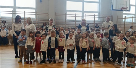 Powiększ grafikę: uroczyste-obchody-dnia-niepodleglosci-przedszkole-i-klasy-0-654227.jpg