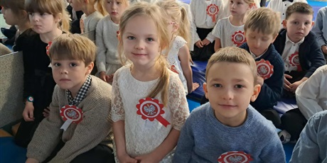 Powiększ grafikę: uroczyste-obchody-dnia-niepodleglosci-przedszkole-i-klasy-0-654228.jpg