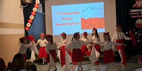 Powiększ grafikę: uroczyste-obchody-dnia-niepodleglosci-przedszkole-i-klasy-0-654231.jpg