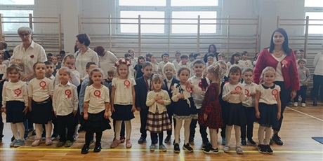 Powiększ grafikę: uroczyste-obchody-dnia-niepodleglosci-przedszkole-i-klasy-0-654232.jpg
