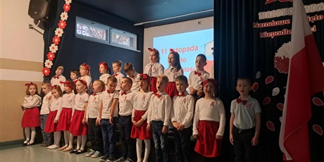 Powiększ grafikę: uroczyste-obchody-dnia-niepodleglosci-przedszkole-i-klasy-0-654234.jpg