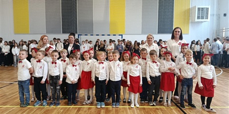 Powiększ grafikę: uroczyste-obchody-dnia-niepodleglosci-przedszkole-i-klasy-0-654235.jpg