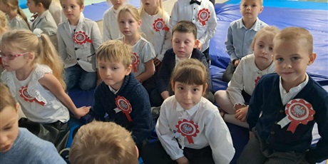 Powiększ grafikę: uroczyste-obchody-dnia-niepodleglosci-przedszkole-i-klasy-0-654239.jpg