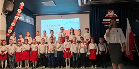 Powiększ grafikę: uroczyste-obchody-dnia-niepodleglosci-przedszkole-i-klasy-0-654241.jpg