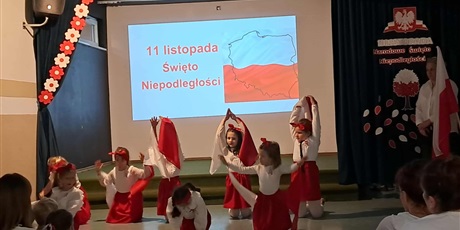 Powiększ grafikę: uroczyste-obchody-dnia-niepodleglosci-przedszkole-i-klasy-0-654242.jpg