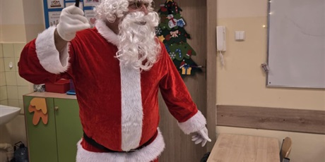 Powiększ grafikę: wizyta-swietego-mikolaja-w-klasie-0c-665114.jpg