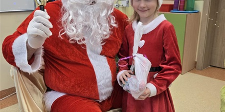 Powiększ grafikę: wizyta-swietego-mikolaja-w-klasie-0c-665115.jpg