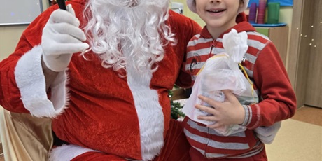 Powiększ grafikę: wizyta-swietego-mikolaja-w-klasie-0c-665119.jpg