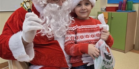 Powiększ grafikę: wizyta-swietego-mikolaja-w-klasie-0c-665120.jpg