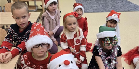 Powiększ grafikę: wizyta-swietego-mikolaja-w-klasie-0c-665121.jpg