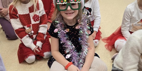 Powiększ grafikę: wizyta-swietego-mikolaja-w-klasie-0c-665122.jpg