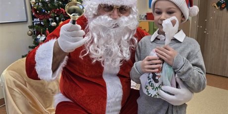 Powiększ grafikę: wizyta-swietego-mikolaja-w-klasie-0c-665123.jpg