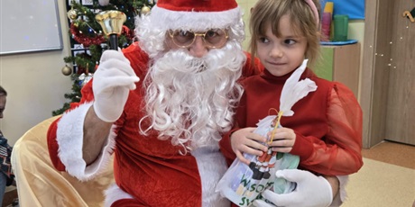 Powiększ grafikę: wizyta-swietego-mikolaja-w-klasie-0c-665127.jpg