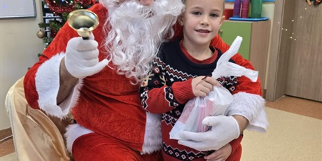 Powiększ grafikę: wizyta-swietego-mikolaja-w-klasie-0c-665130.jpg