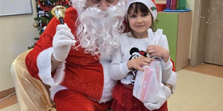 Powiększ grafikę: wizyta-swietego-mikolaja-w-klasie-0c-665132.jpg