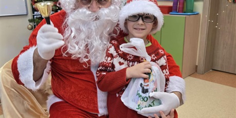 Powiększ grafikę: wizyta-swietego-mikolaja-w-klasie-0c-665133.jpg