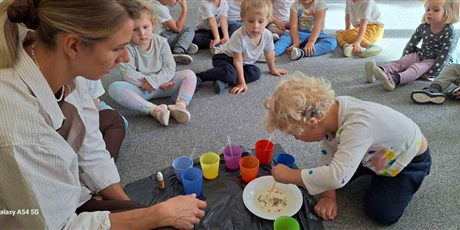 Powiększ grafikę: wrzesien-w-grupie-zabki-648391.jpg