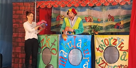 Powiększ grafikę: wystep-teatru-qfer-w-naszym-przedszkolu-688903.jpg