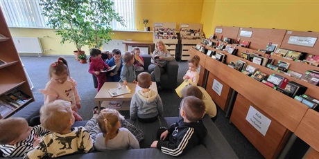 Powiększ grafikę: zabki-w-bibliotece-527194.jpg